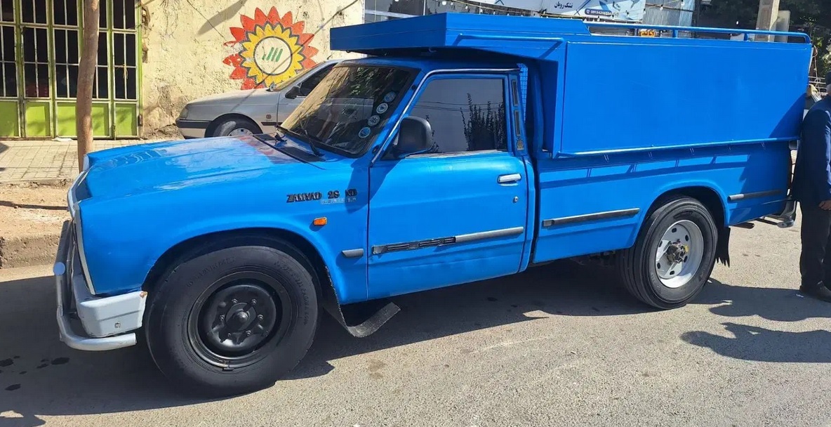 حراجی داغ 400/000/000 تومانی وانت نیسان  رنگ : آبی  مدل : 90 (مصادره ای دولت) / 