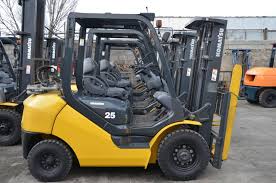 مزایده خودرو-حراج یک دستگاه لیفتراک کوماتسو مدل 2010  کارکرده (شرکت فروشگاه های زنجیره ای)